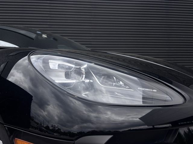 Certified 2021 Porsche Macan image 12