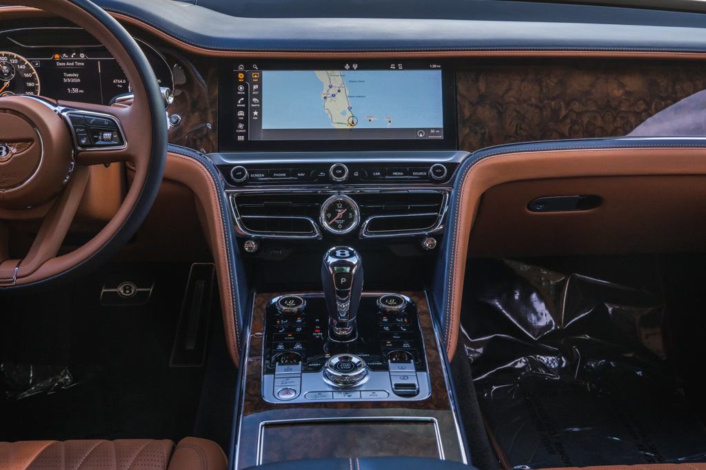Used 2022 Bentley Flying Spur V8 image 19