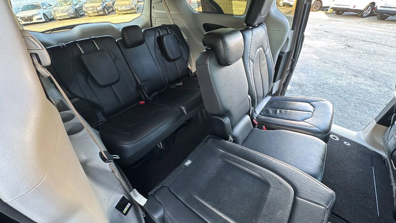 Used 2018 Chrysler Pacifica Touring-L Plus w/ Advanced Safetytec Group image 16