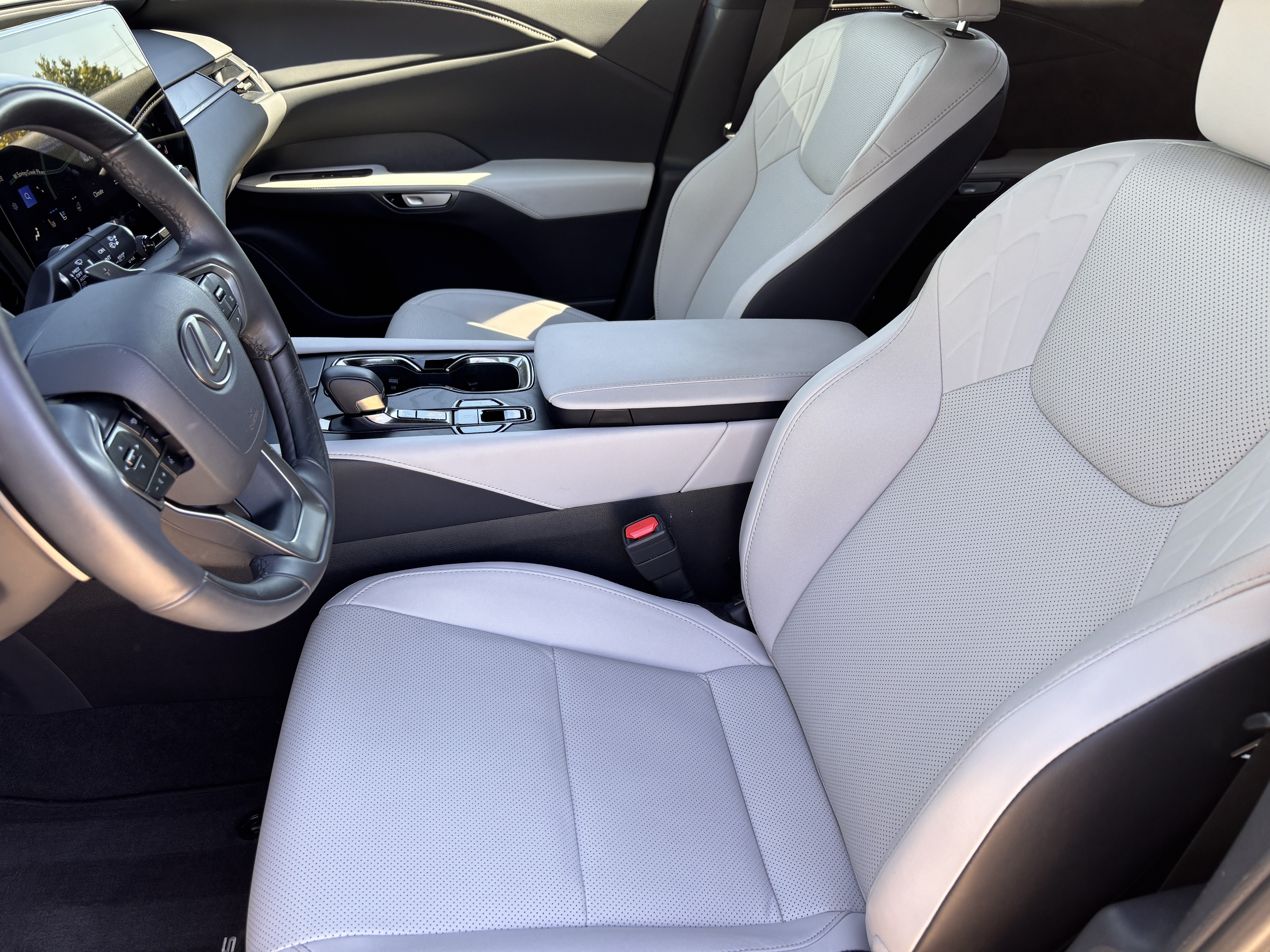 Used 2026 Lexus RX 350 Premium w/ Convenience Package FWD image 17