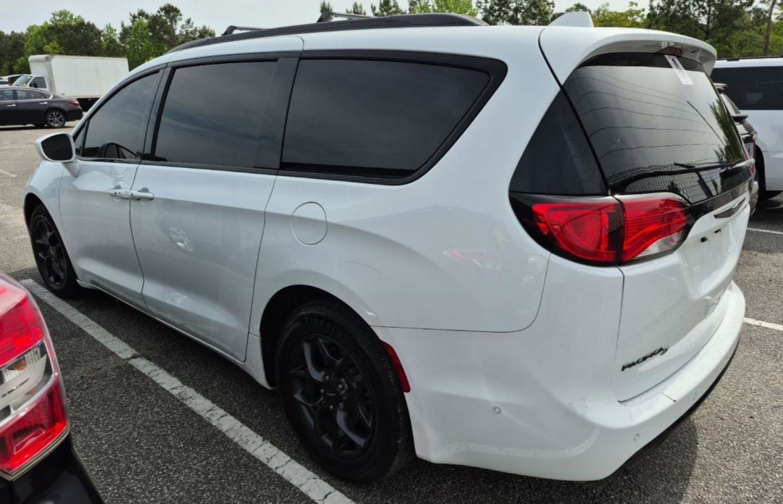 Used 2020 Chrysler Pacifica Touring-L Plus w/ Advanced Safetytec Group FWD image 2