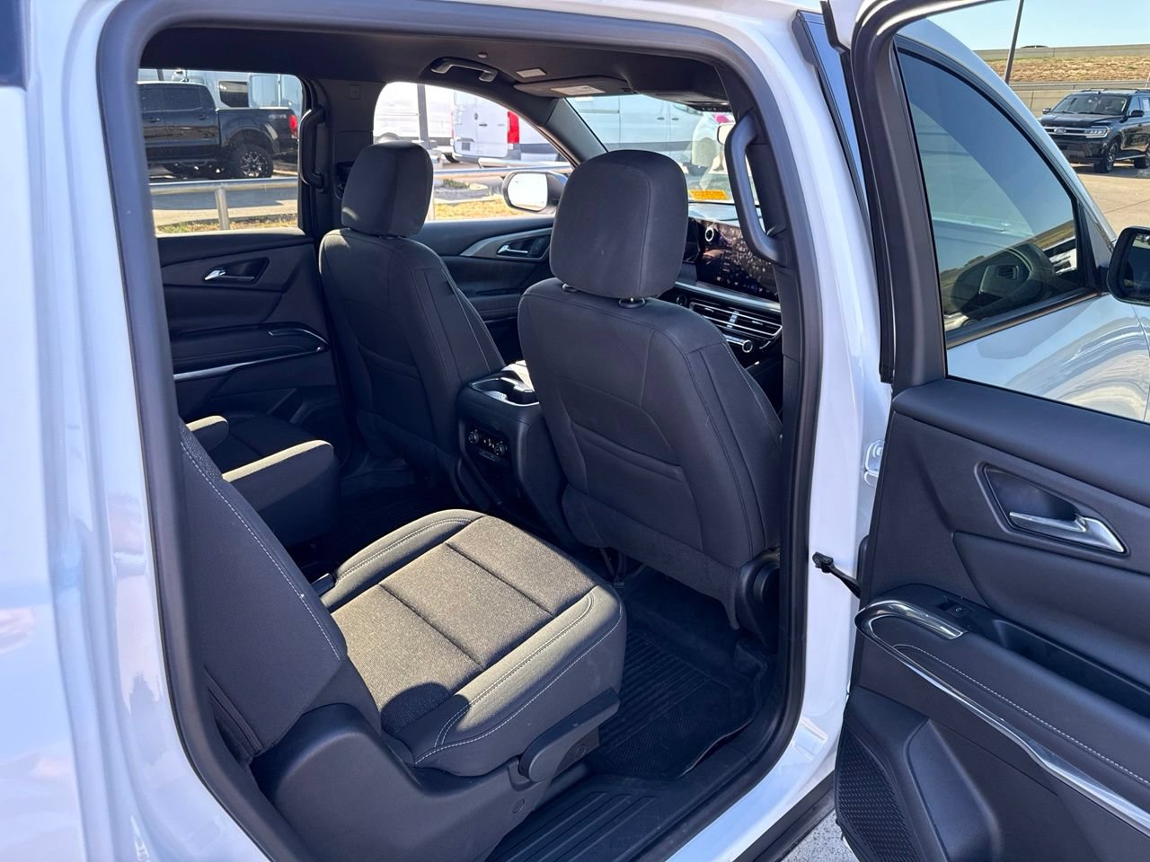 Used 2025 Chevrolet Traverse LT w/ Midnight/Sport Edition FWD image 13