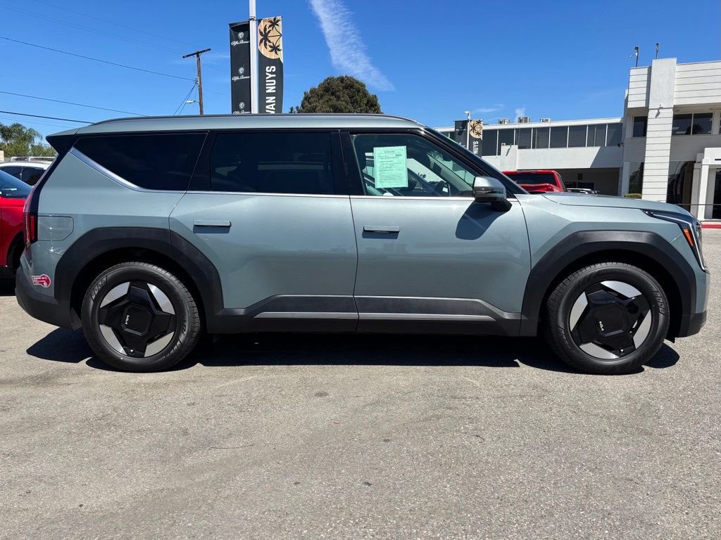 Used 2024 Kia EV9 Wind AWD/4WD image 2