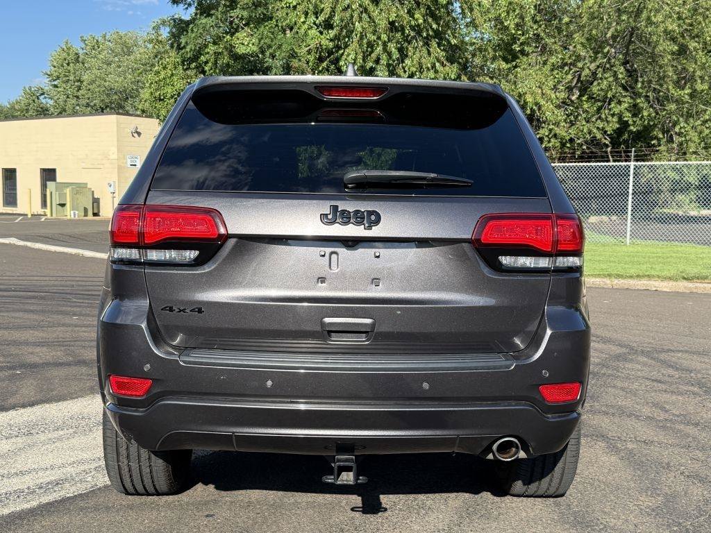 Used 2019 Jeep Grand Cherokee Altitude AWD/4WD image 10