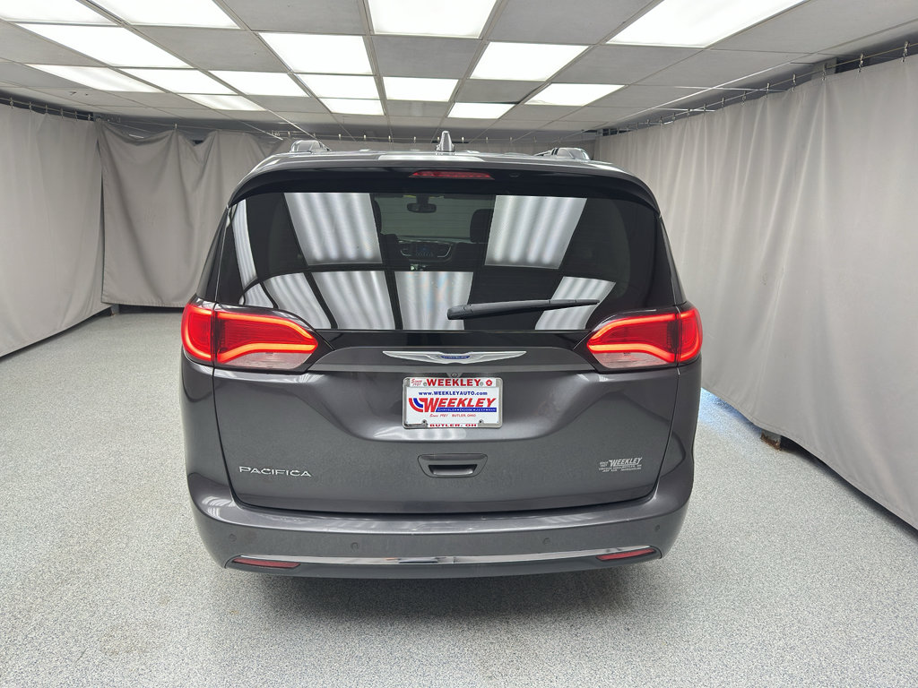 Used 2019 Chrysler Pacifica Touring-L FWD image 3
