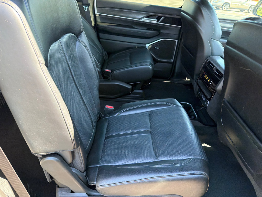 Used 2024 Jeep Wagoneer Series II AWD/4WD image 15