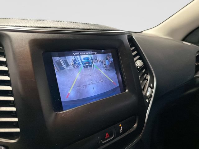 Used 2021 Jeep Cherokee Latitude FWD image 21