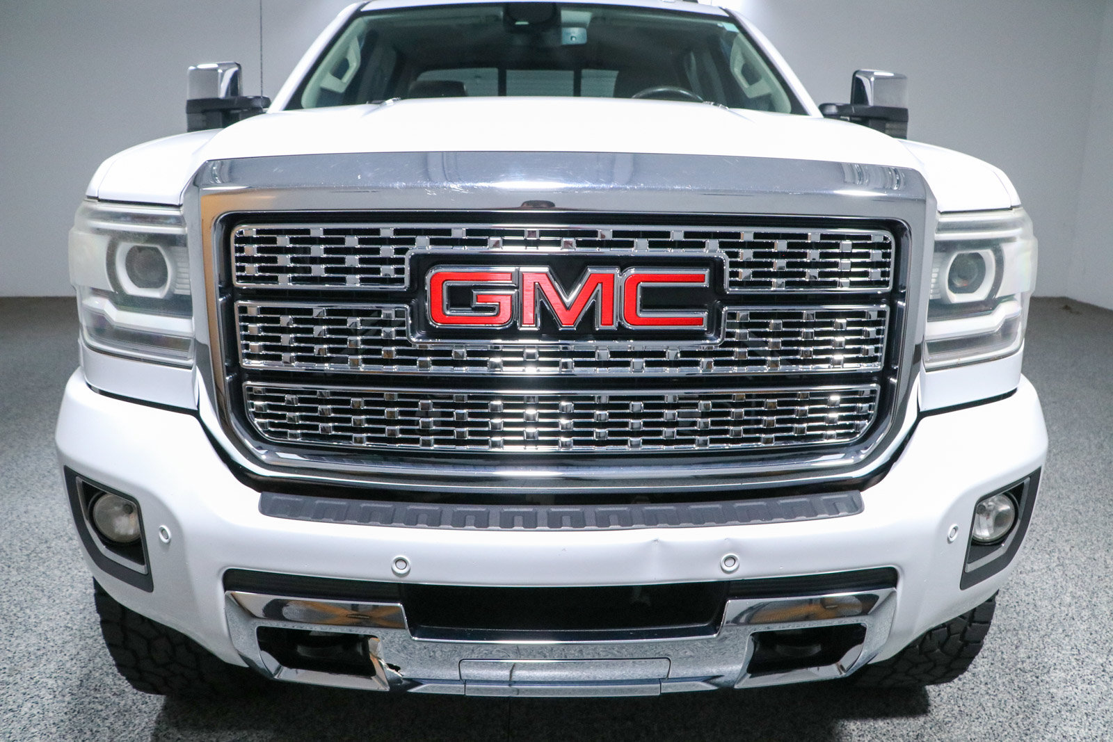 Used 2016 GMC Sierra 2500 Denali w/ Duramax Plus Package AWD/4WD image 4