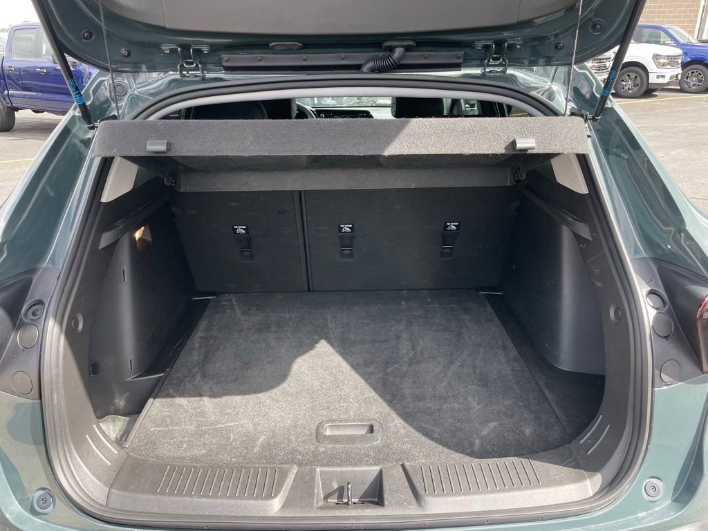 Used 2025 Chevrolet Trax LT FWD image 29