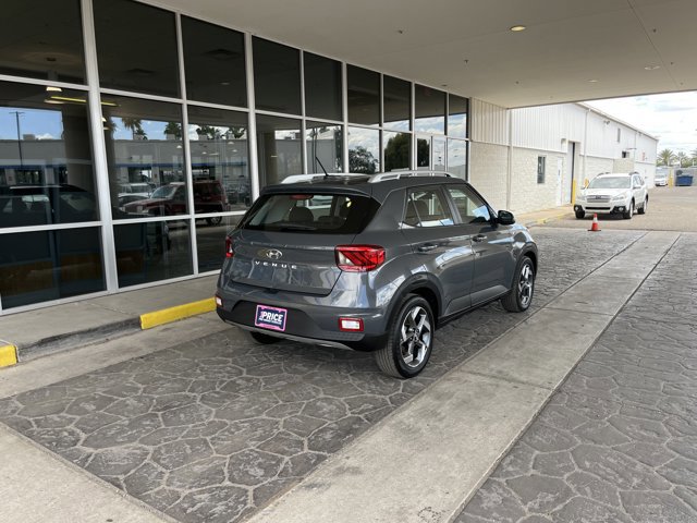 Used 2025 Hyundai Venue SEL image 3