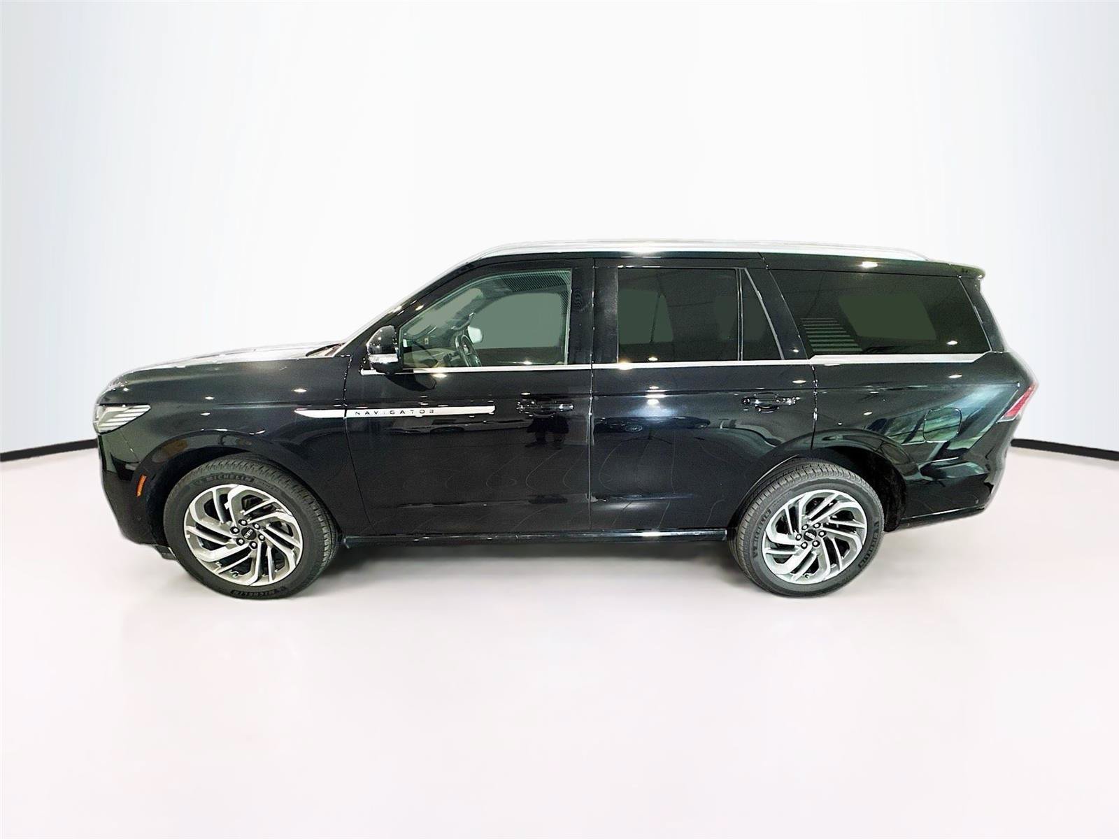 Used 2025 Lincoln Navigator Reserve AWD/4WD image 30