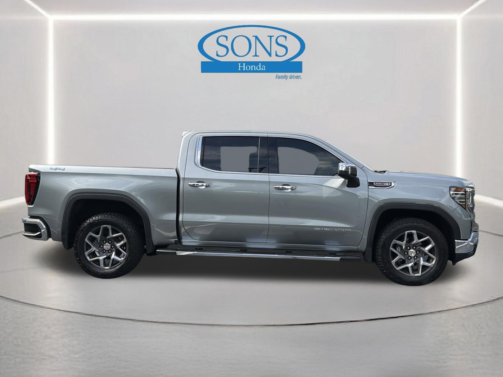 Used 2025 GMC Sierra 1500 SLT w/ SLT Premium Package AWD/4WD image 26