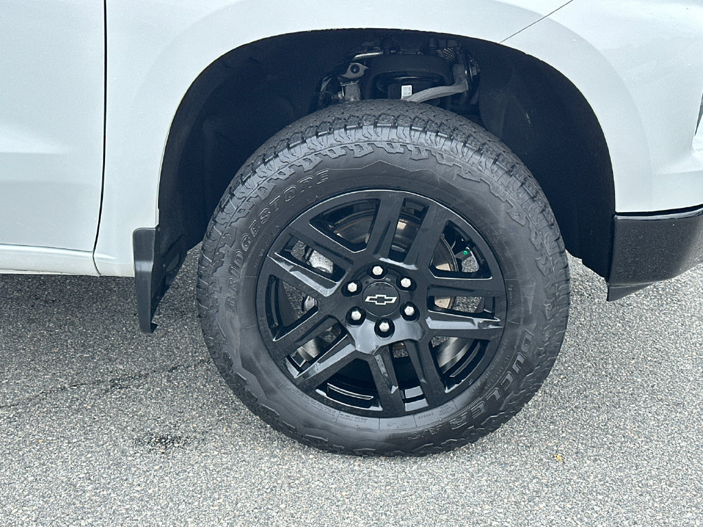 Used 2025 Chevrolet Silverado 1500 LT Trail Boss w/ Convenience Package II AWD/4WD image 12