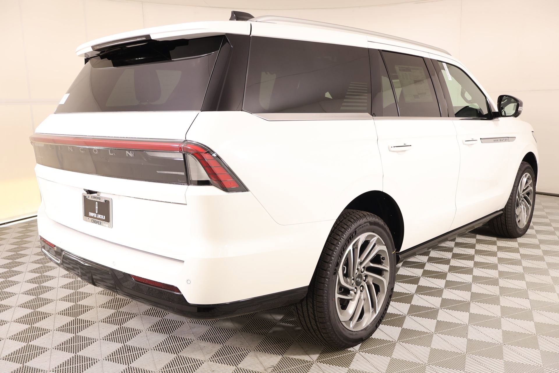 New 2026 Lincoln Navigator Reserve image 23
