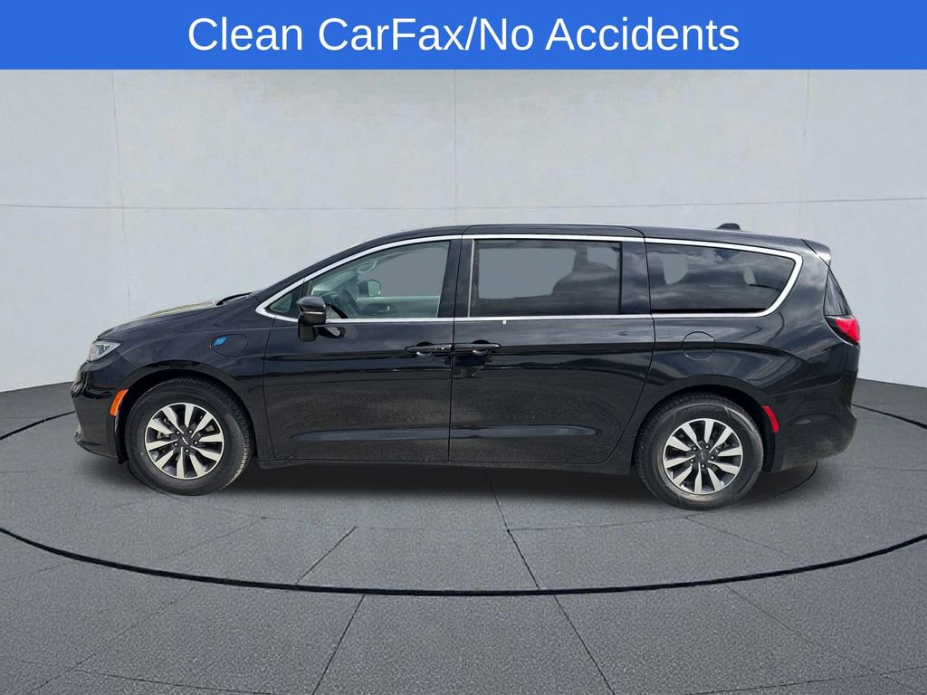 Used 2023 Chrysler Pacifica Touring-L image 2