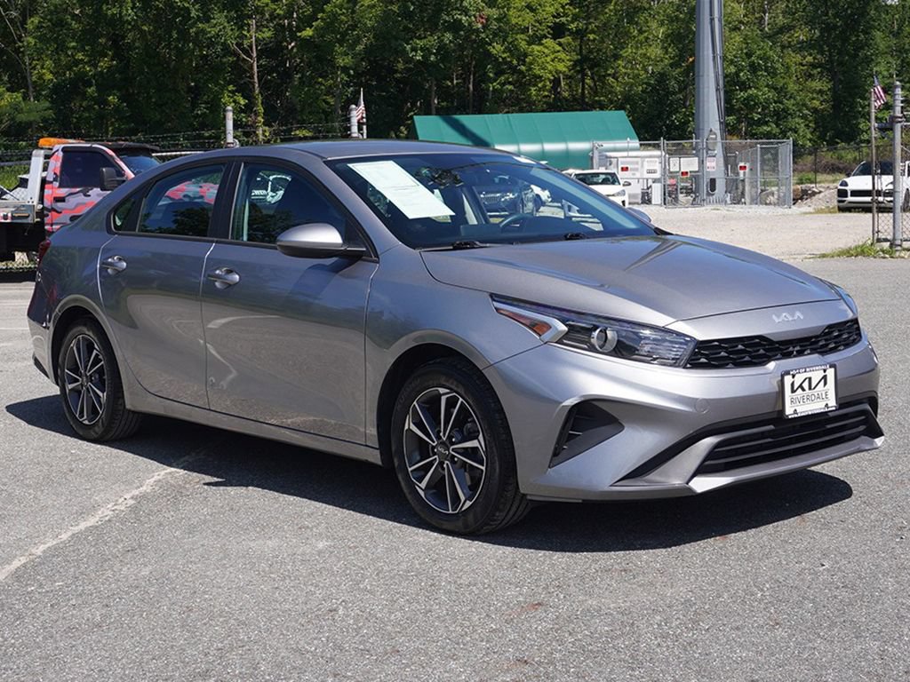 Used 2023 Kia Forte LXS FWD image 2