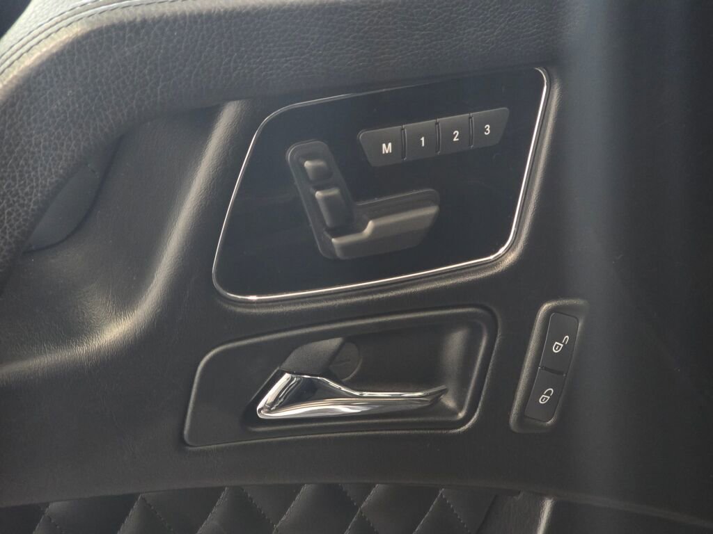 Used 2016 Mercedes-Benz G 63 AMG 4MATIC image 32