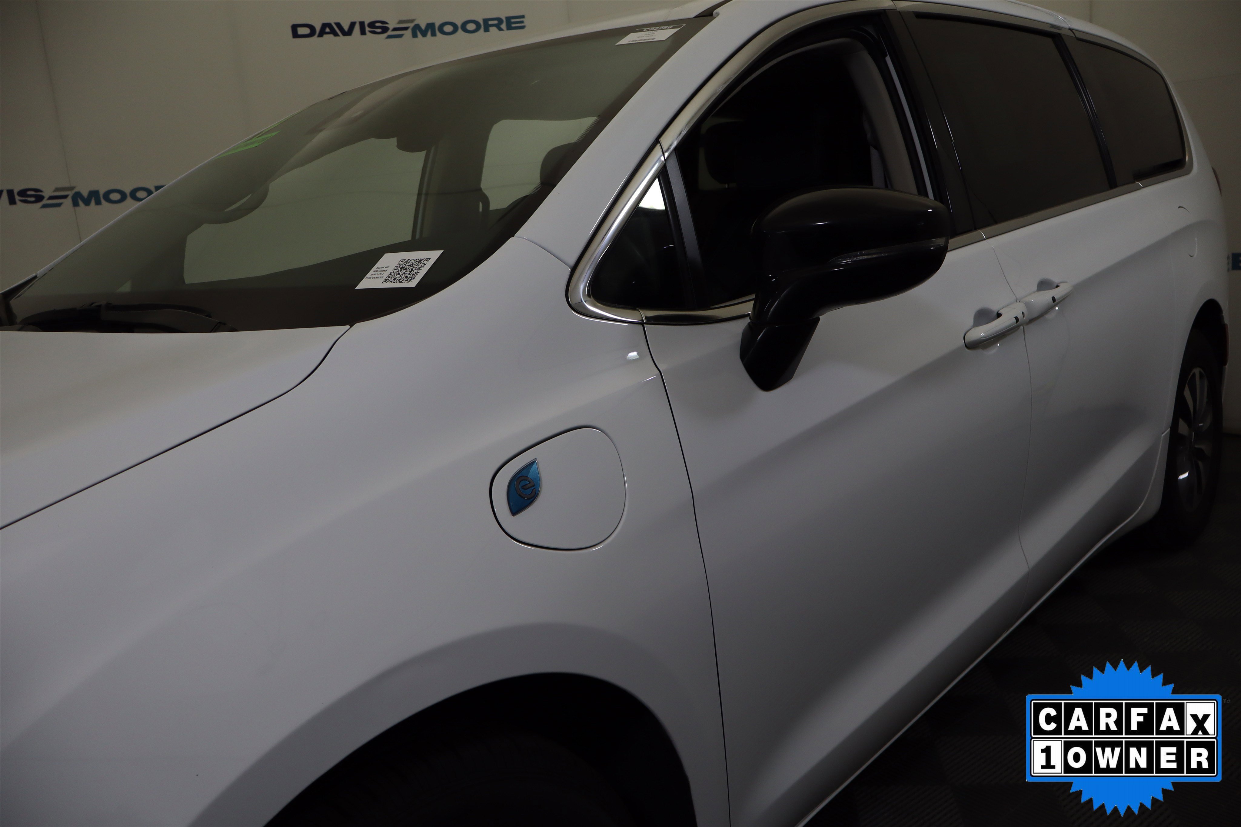 Used 2024 Chrysler Pacifica Select image 12