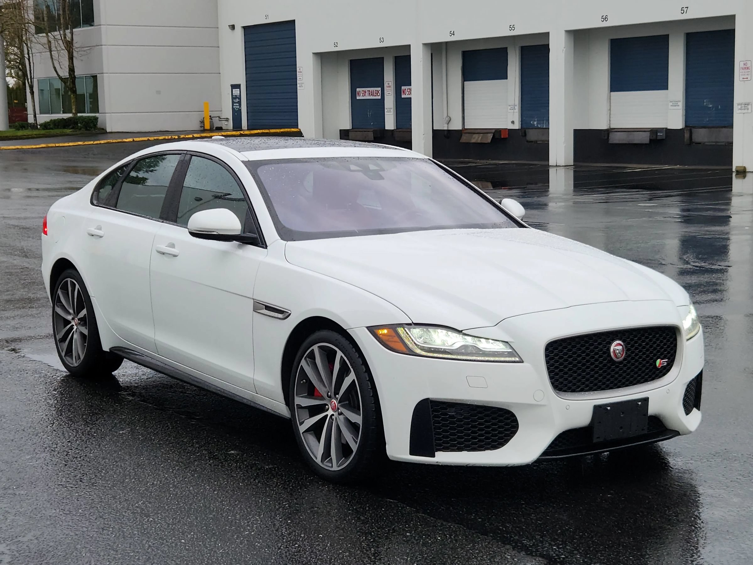 Used 2017 Jaguar XF S RWD image 5