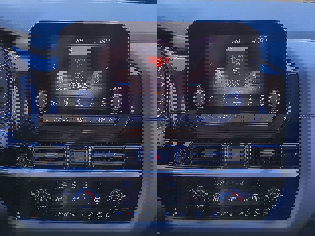 Used 2025 Nissan Pathfinder SV image 18