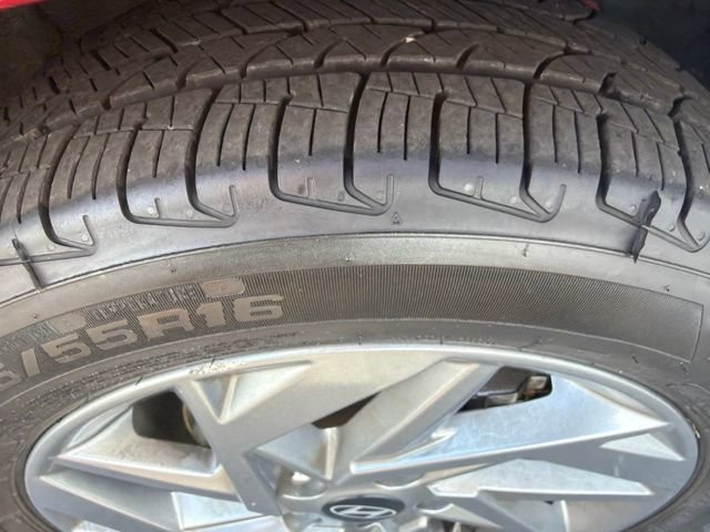 Used 2024 Hyundai Elantra SEL FWD image 25