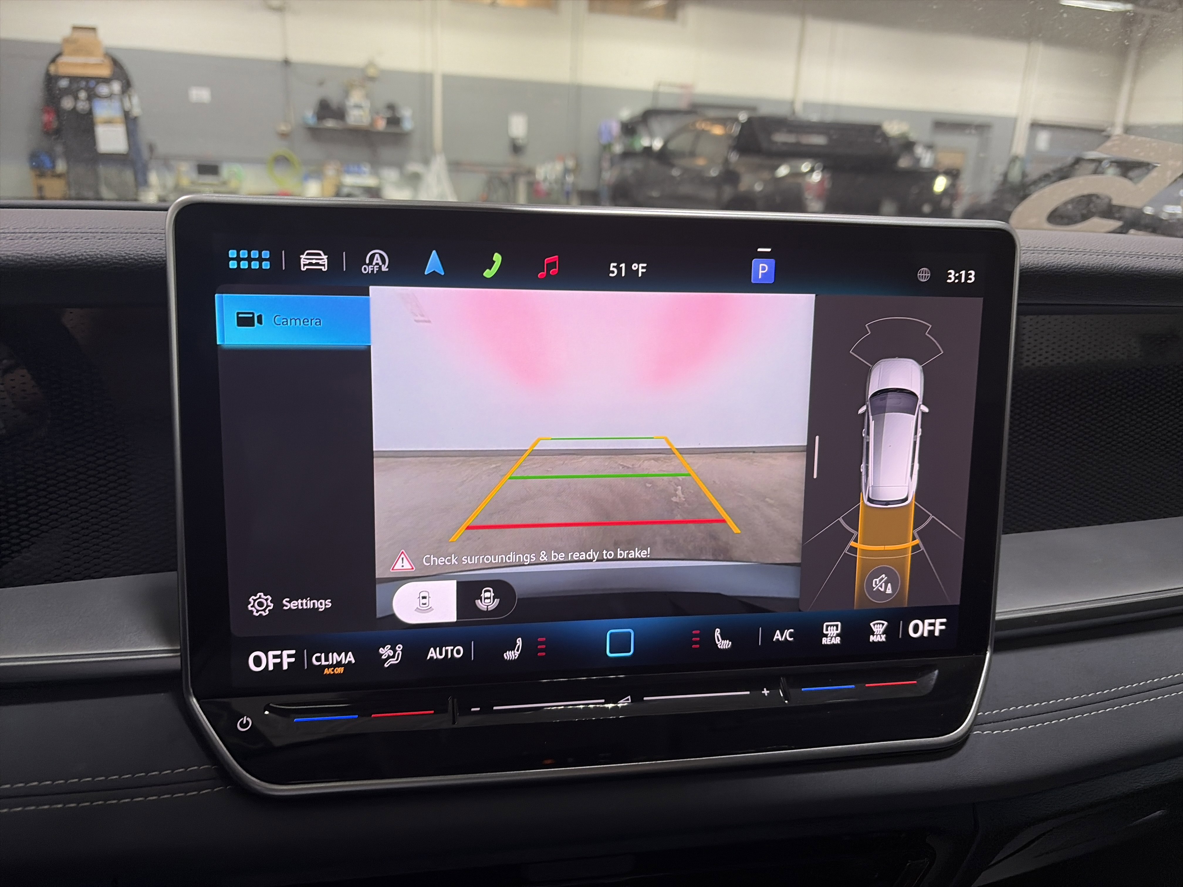 Certified 2025 Volkswagen Tiguan SE image 21