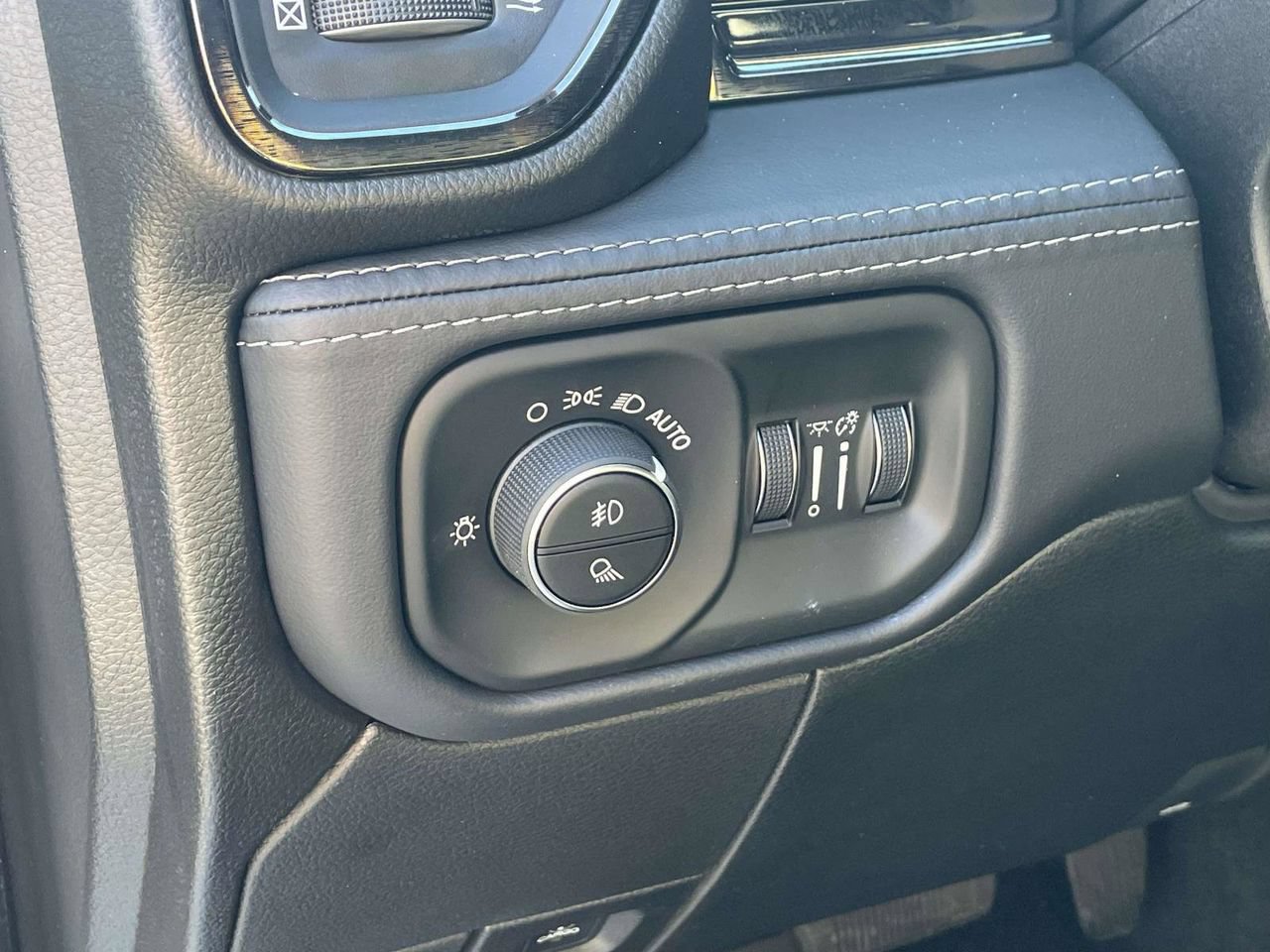 New 2026 RAM 3500 Limited AWD/4WD image 28