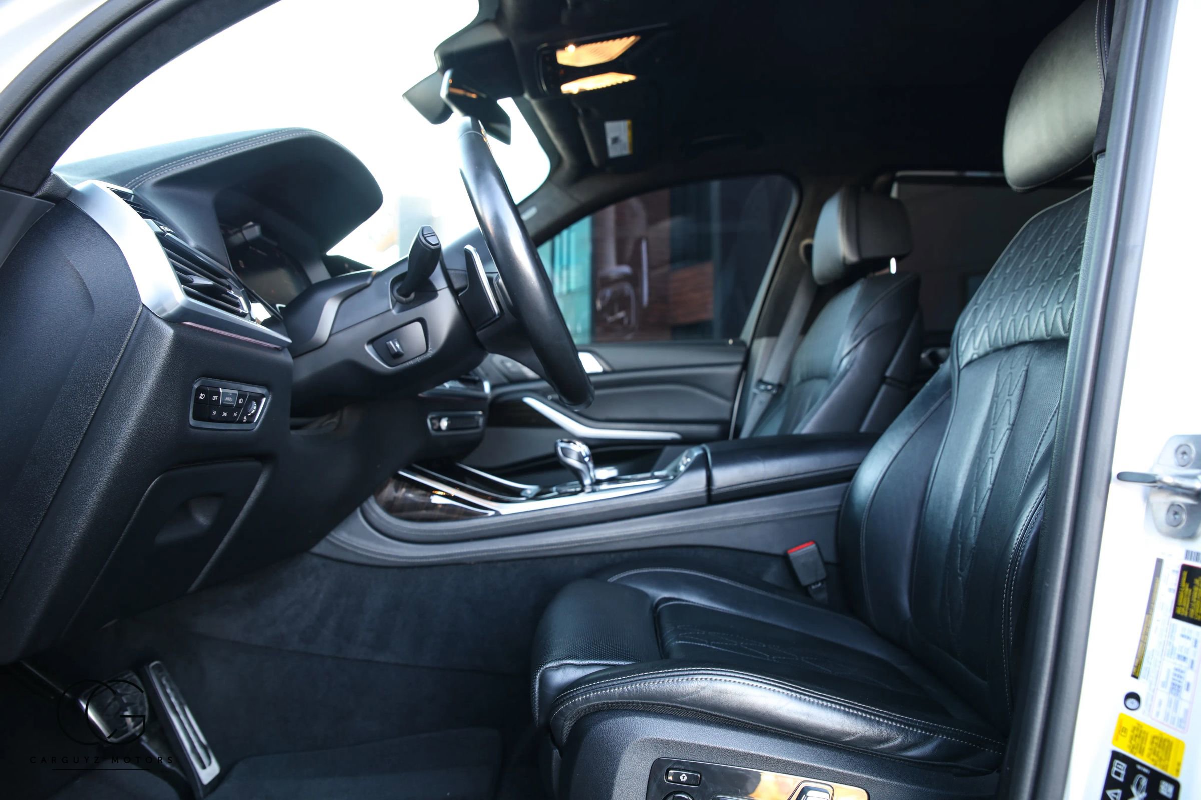 Used 2020 BMW X7 M50i w/ Dynamic Handling Package image 27