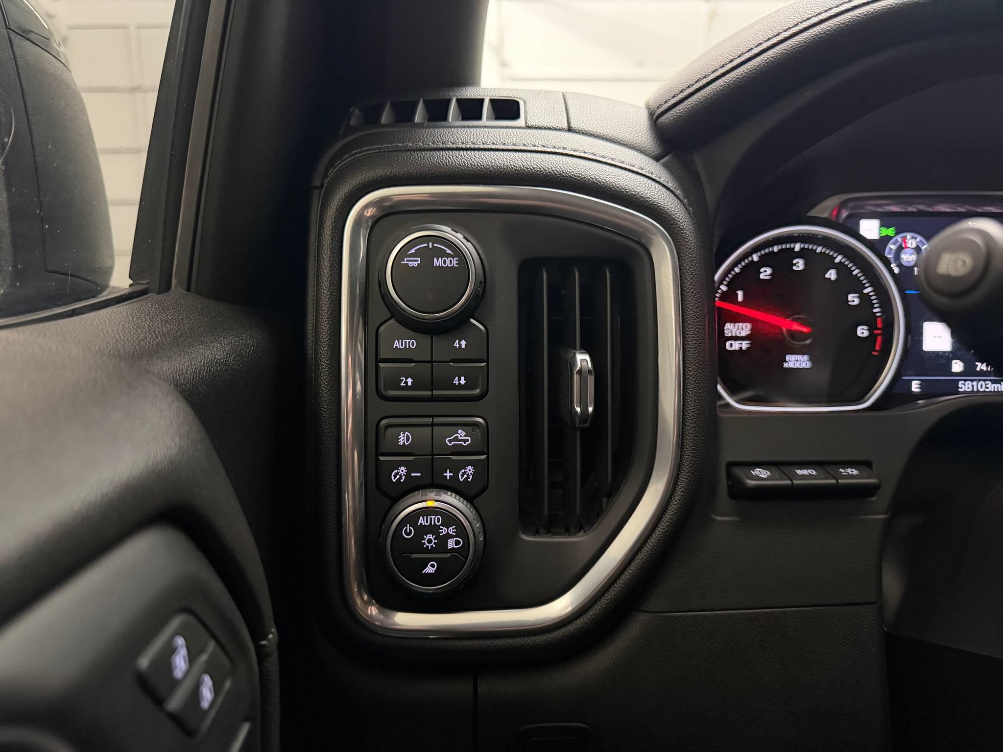 Used 2021 Chevrolet Silverado 1500 LTZ w/ LTZ Premium Package AWD/4WD image 35