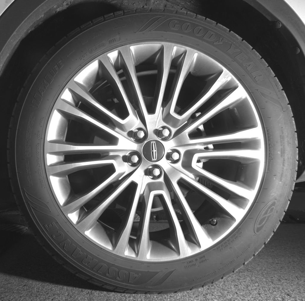 Used 2016 Lincoln MKX Reserve w/ Technology Package FWD image 13