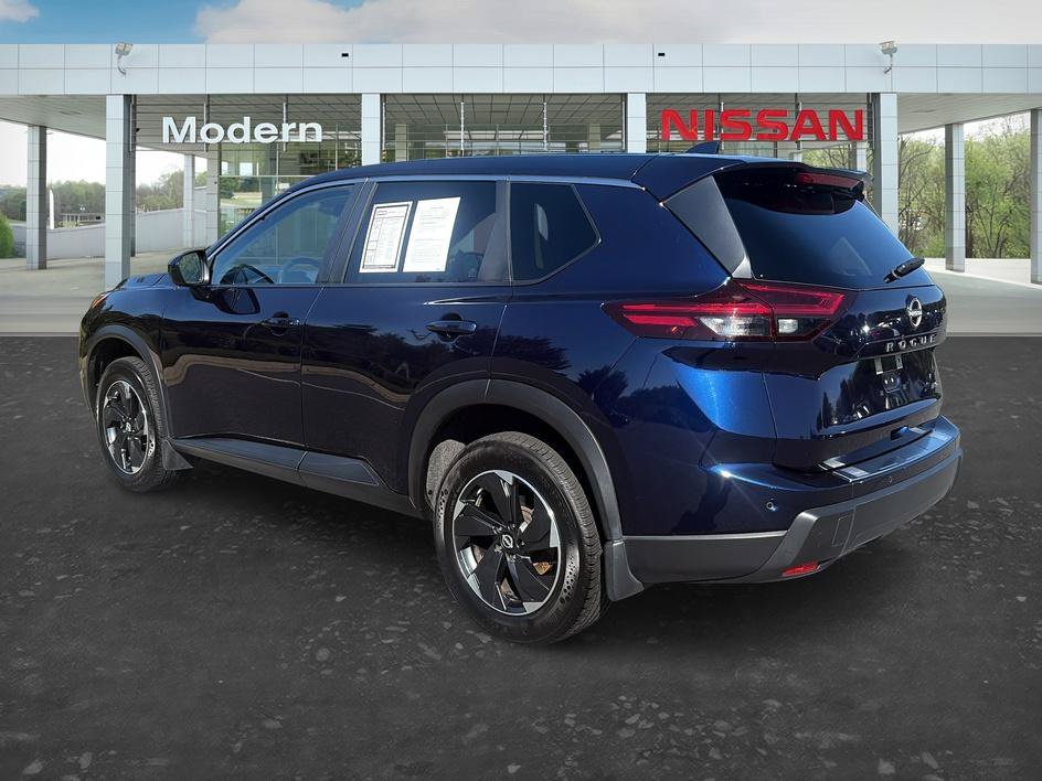 Certified 2025 Nissan Rogue SV AWD/4WD image 3