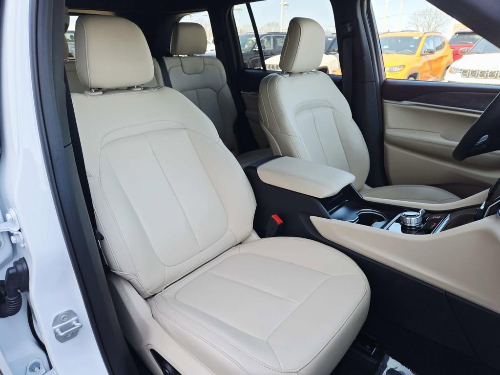 Used 2025 Jeep Grand Cherokee Limited image 15