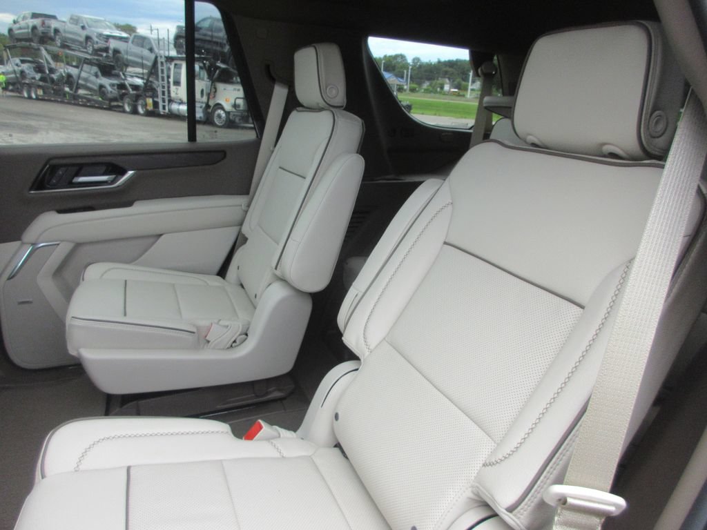New 2026 GMC Yukon Denali w/ Denali Reserve Package AWD/4WD image 12