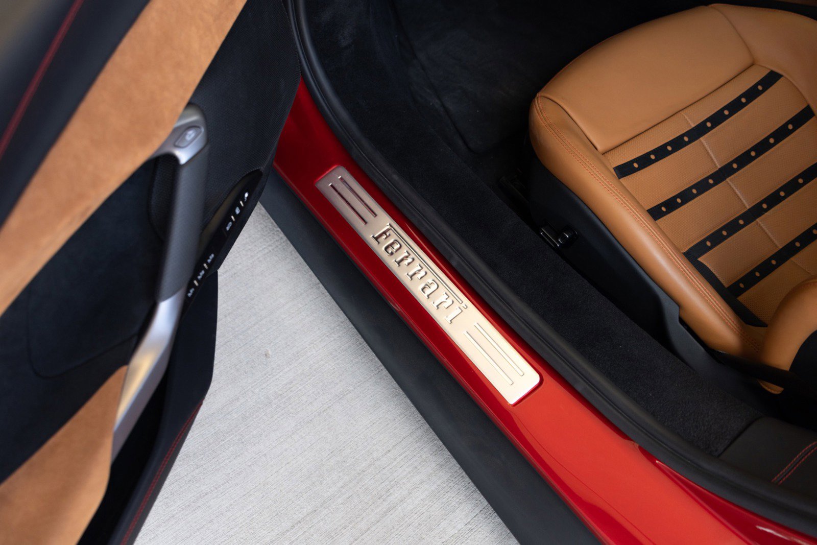 Used 2024 Ferrari 296 GTB RWD image 40