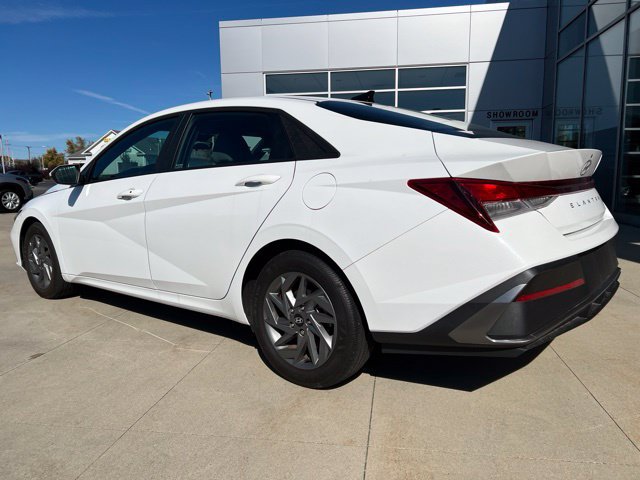 Used 2024 Hyundai Elantra SEL FWD image 6