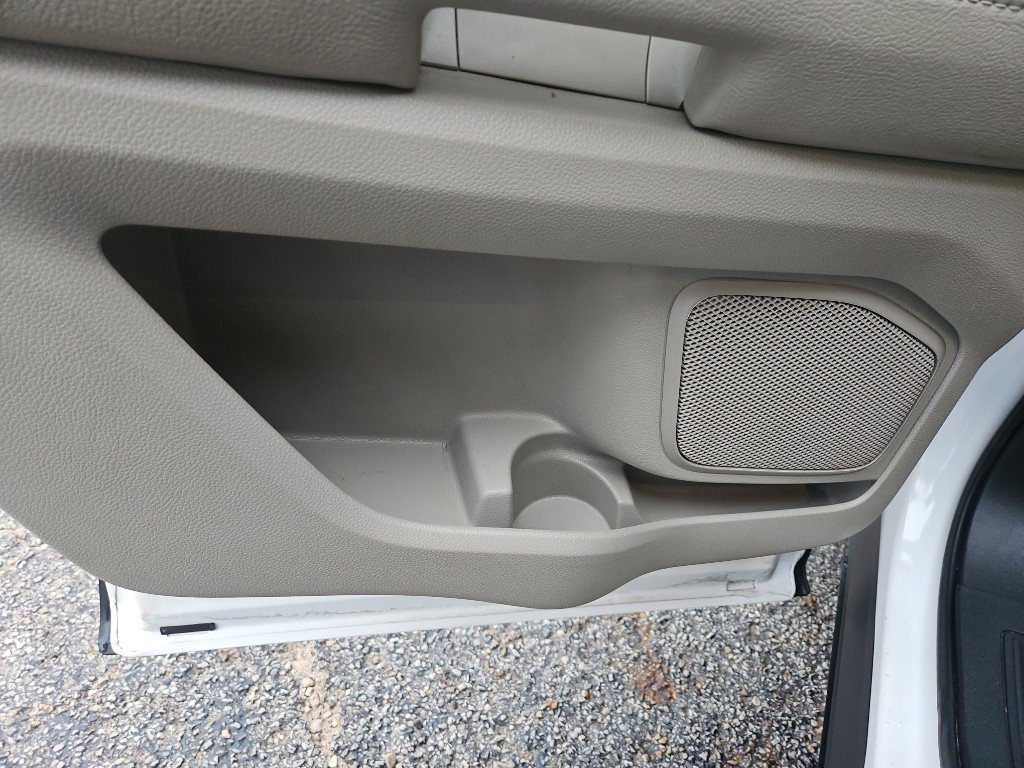 Used 2015 Ford Explorer XLT w/ Equipment Group 202B image 25