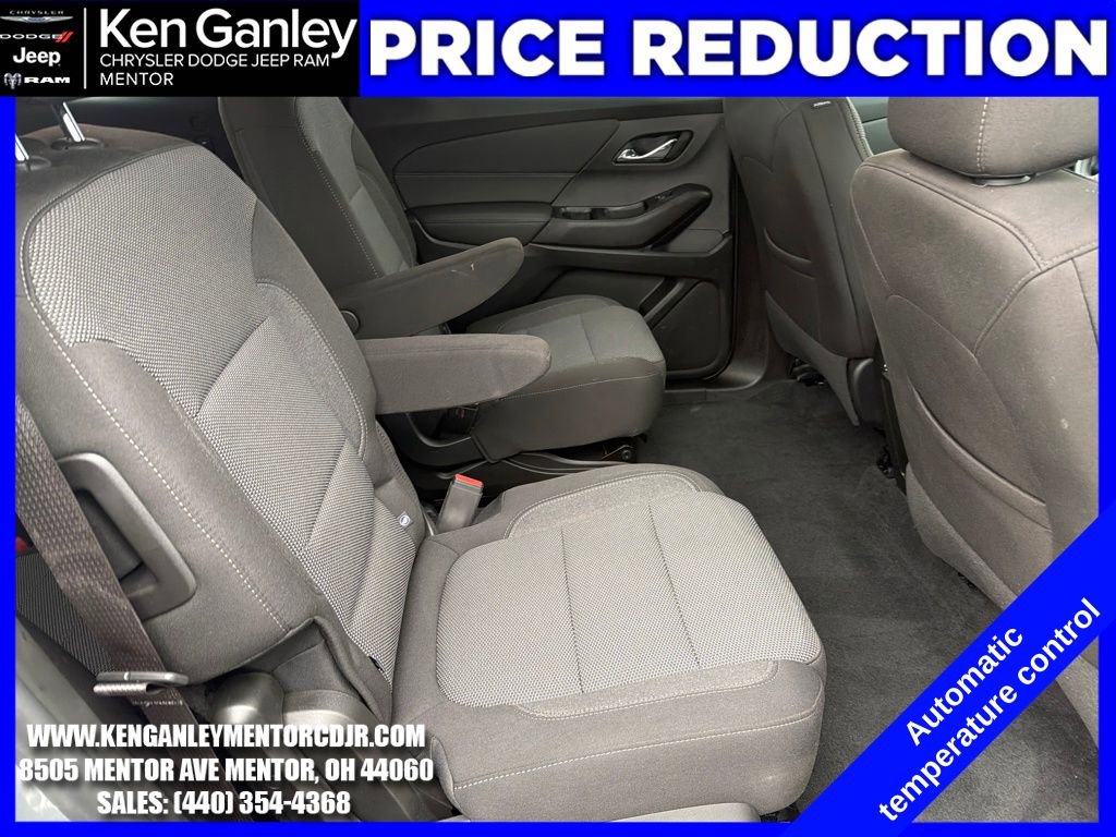 Used 2023 Chevrolet Traverse LT image 24