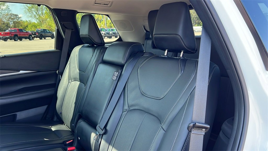 Used 2023 INFINITI QX60 Sensory w/ Vision Package image 32