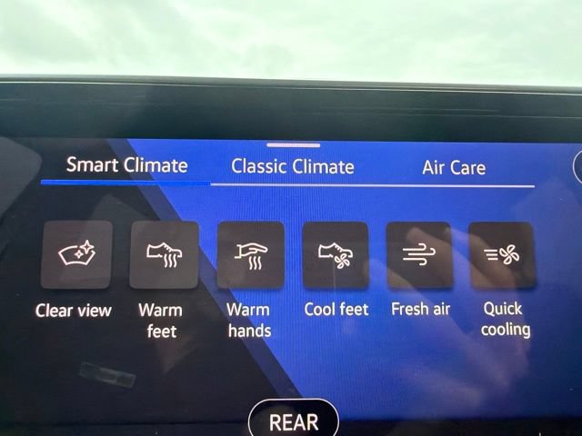 Used 2024 Volkswagen Atlas Peak Edition SE AWD/4WD image 37
