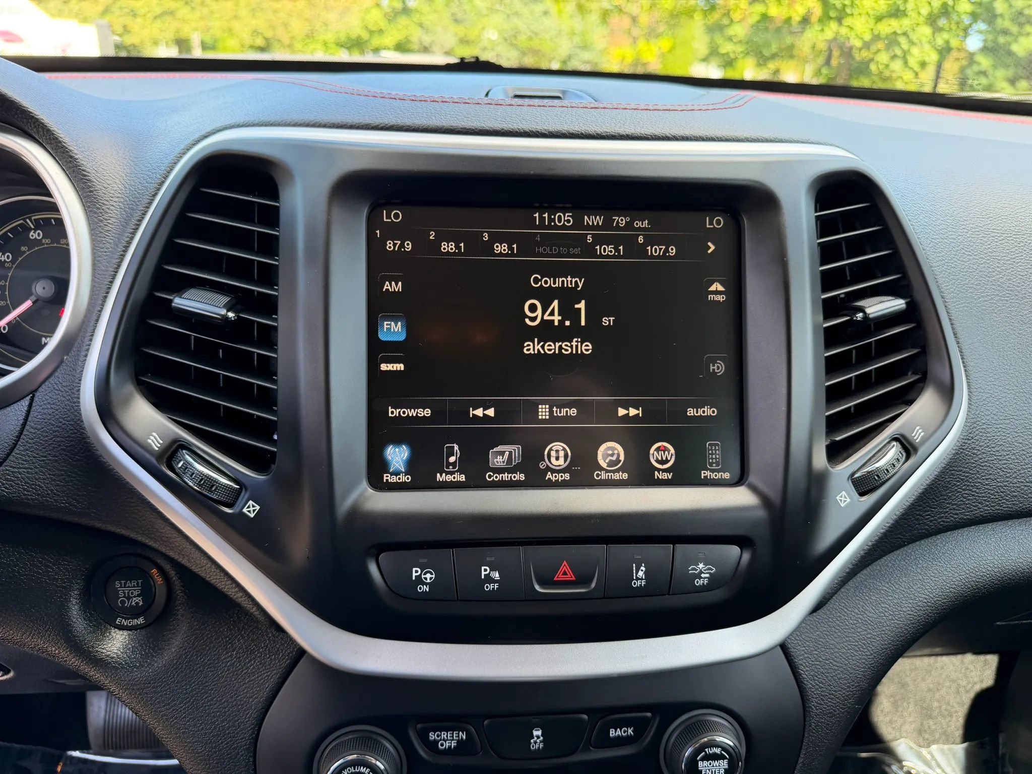 Used 2014 Jeep Cherokee Trailhawk w/ Technology Group AWD/4WD image 22