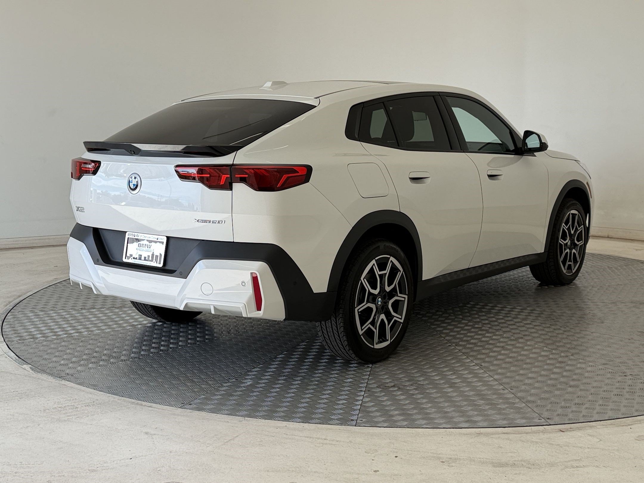Used 2026 BMW X2 xDrive28i w/ Technology Package AWD/4WD image 9