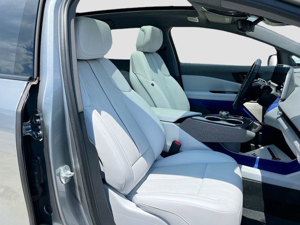 New 2025 Cadillac Optiq Sport 2 w/ LPO, Floor Liner Package AWD/4WD image 33