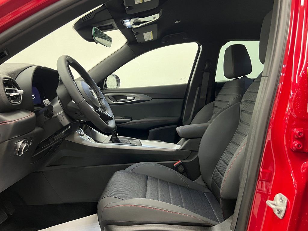 Used 2024 Dodge Hornet GT w/ GT Blacktop Package image 2