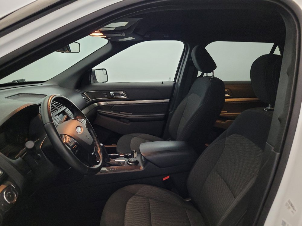 Used 2018 Ford Explorer XLT AWD/4WD image 17