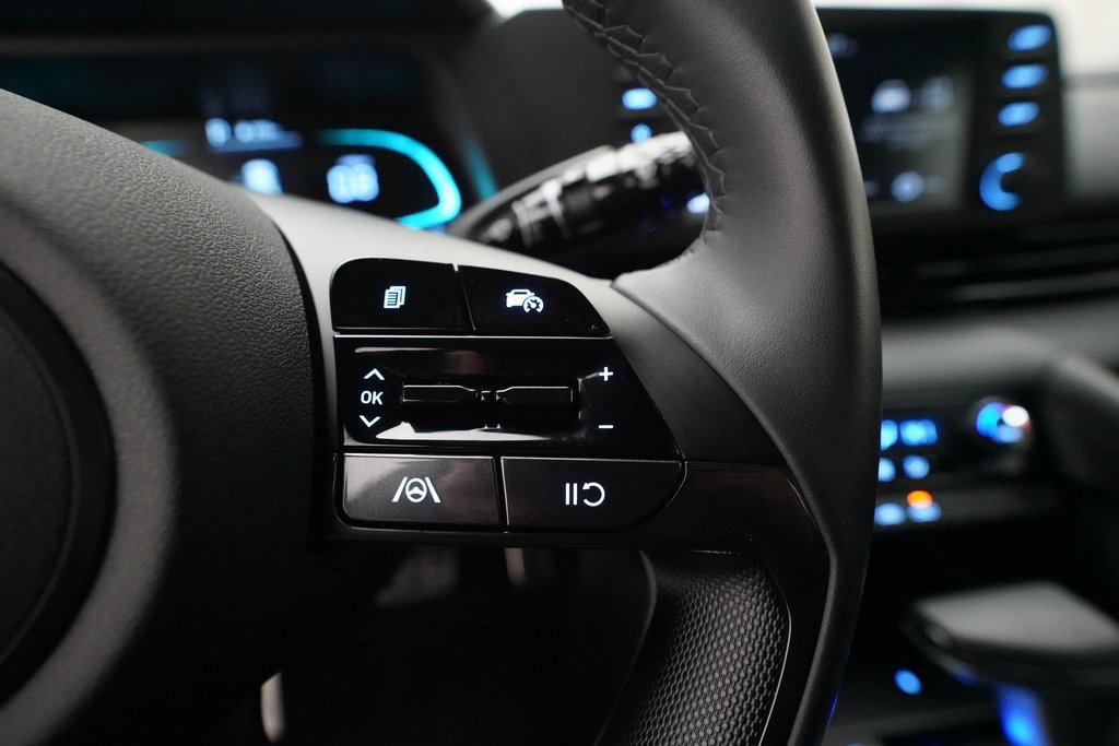 Used 2025 Hyundai Elantra Sport image 18