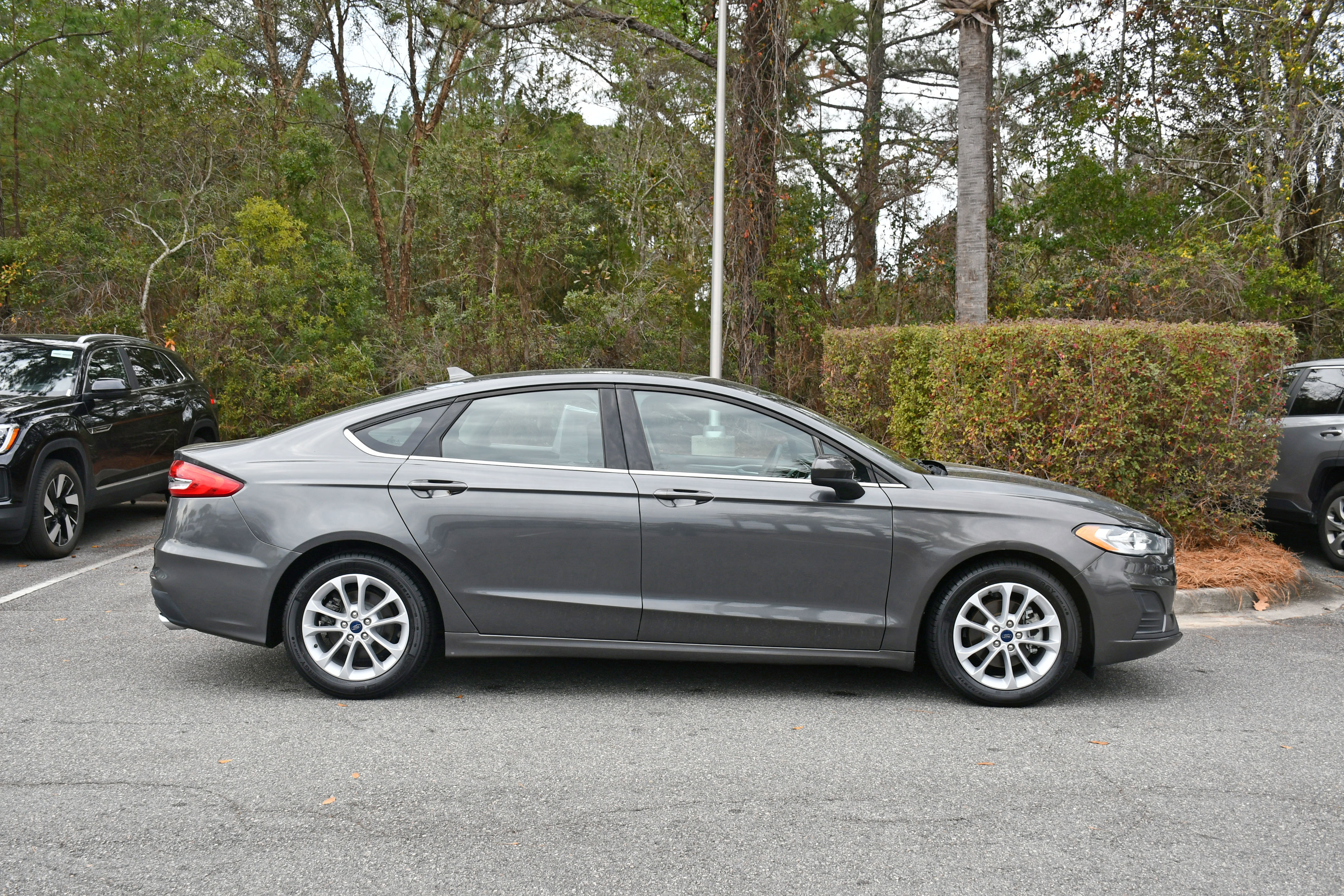 Used 2020 Ford Fusion SE image 5