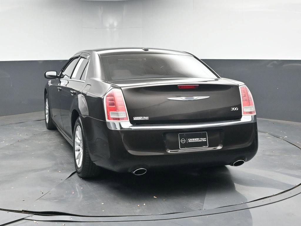 Used 2013 Chrysler 300 Base image 4