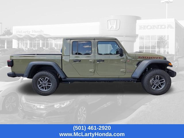 Used 2025 Jeep Gladiator Mojave w/ Convenience Group AWD/4WD image 4