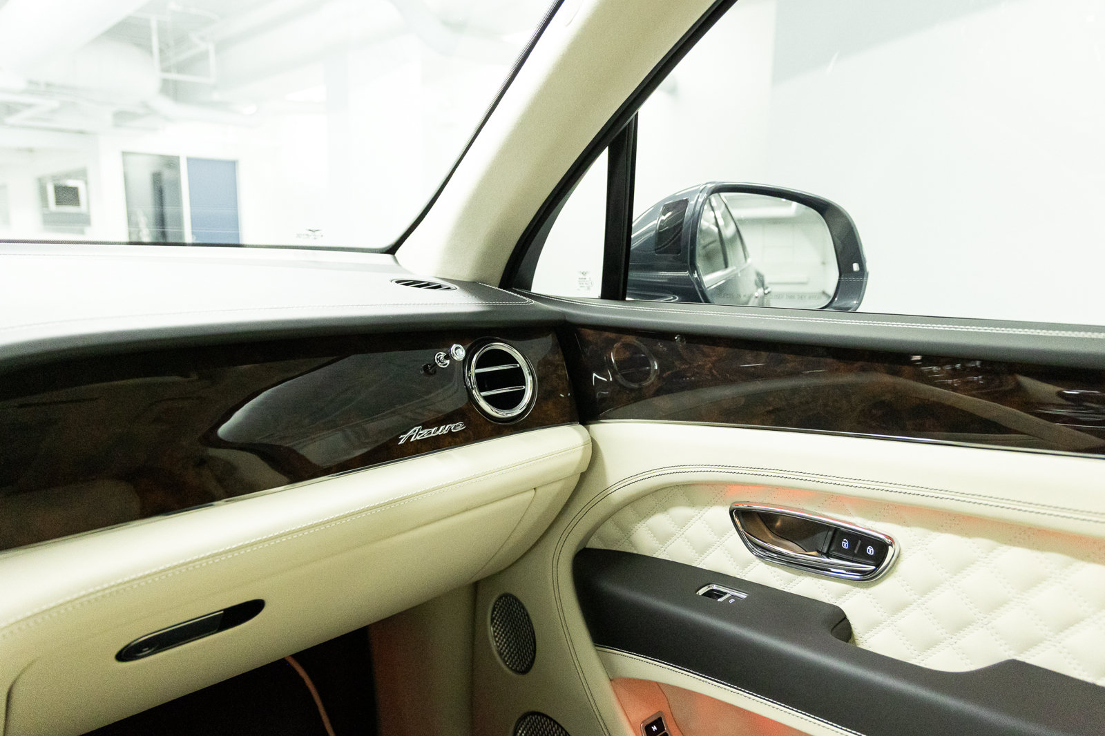 Certified 2023 Bentley Bentayga AWD/4WD image 36