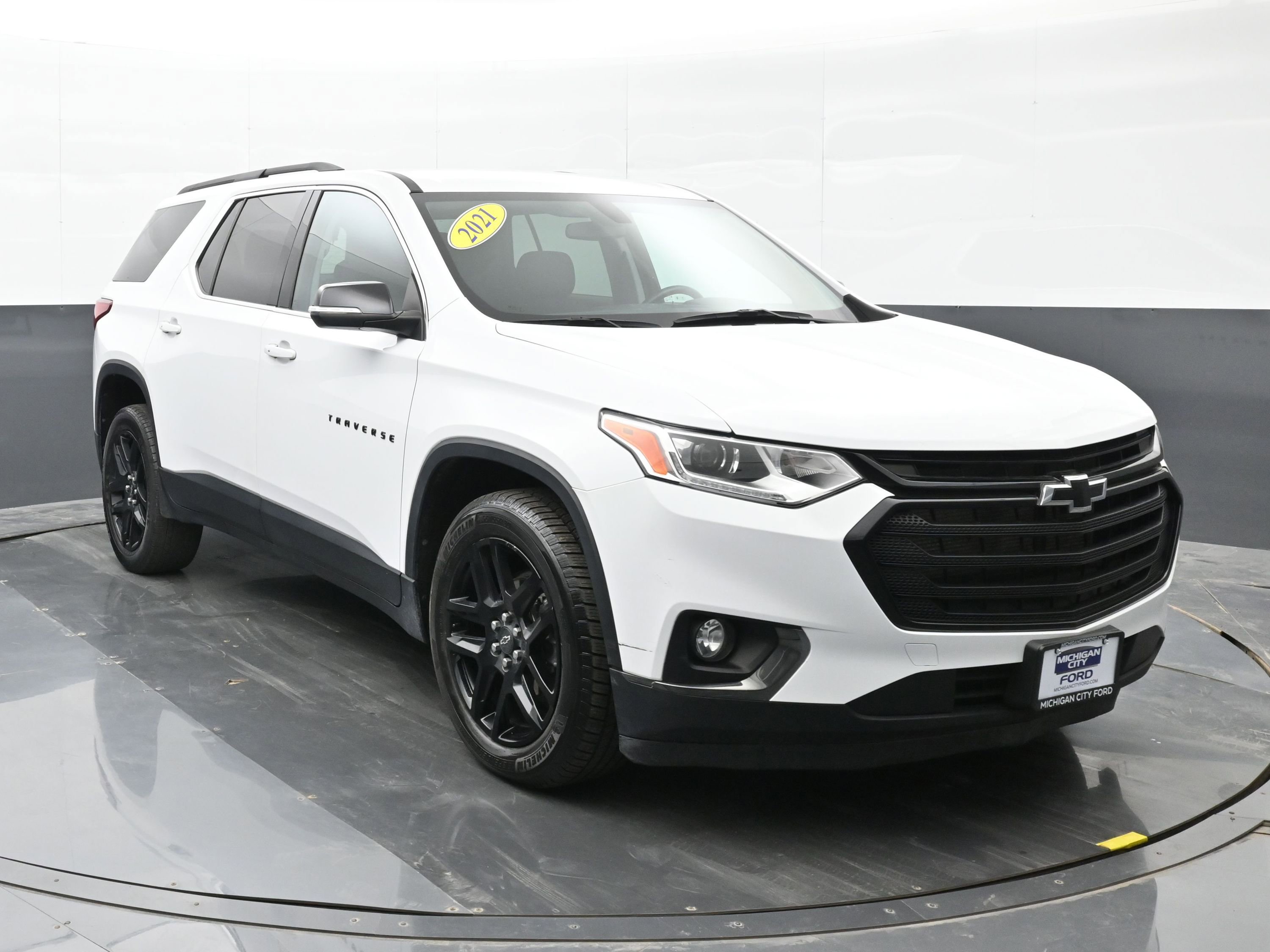 Used 2021 Chevrolet Traverse LT w/ LPO, Blackout Package image 6